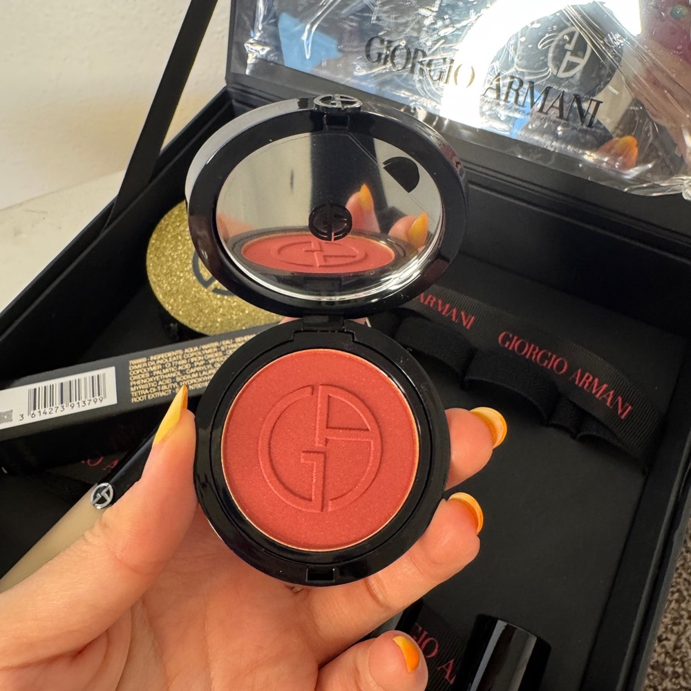 Giorgio Armani makeup gift set - Picture 10 of 11